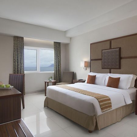 Aston Manado Hotel Buitenkant foto