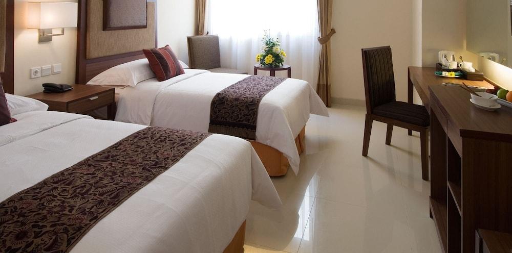 Aston Manado Hotel Buitenkant foto