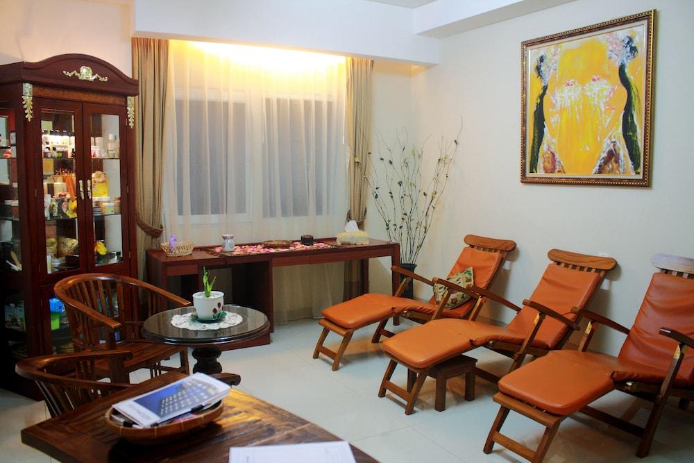 Aston Manado Hotel Buitenkant foto