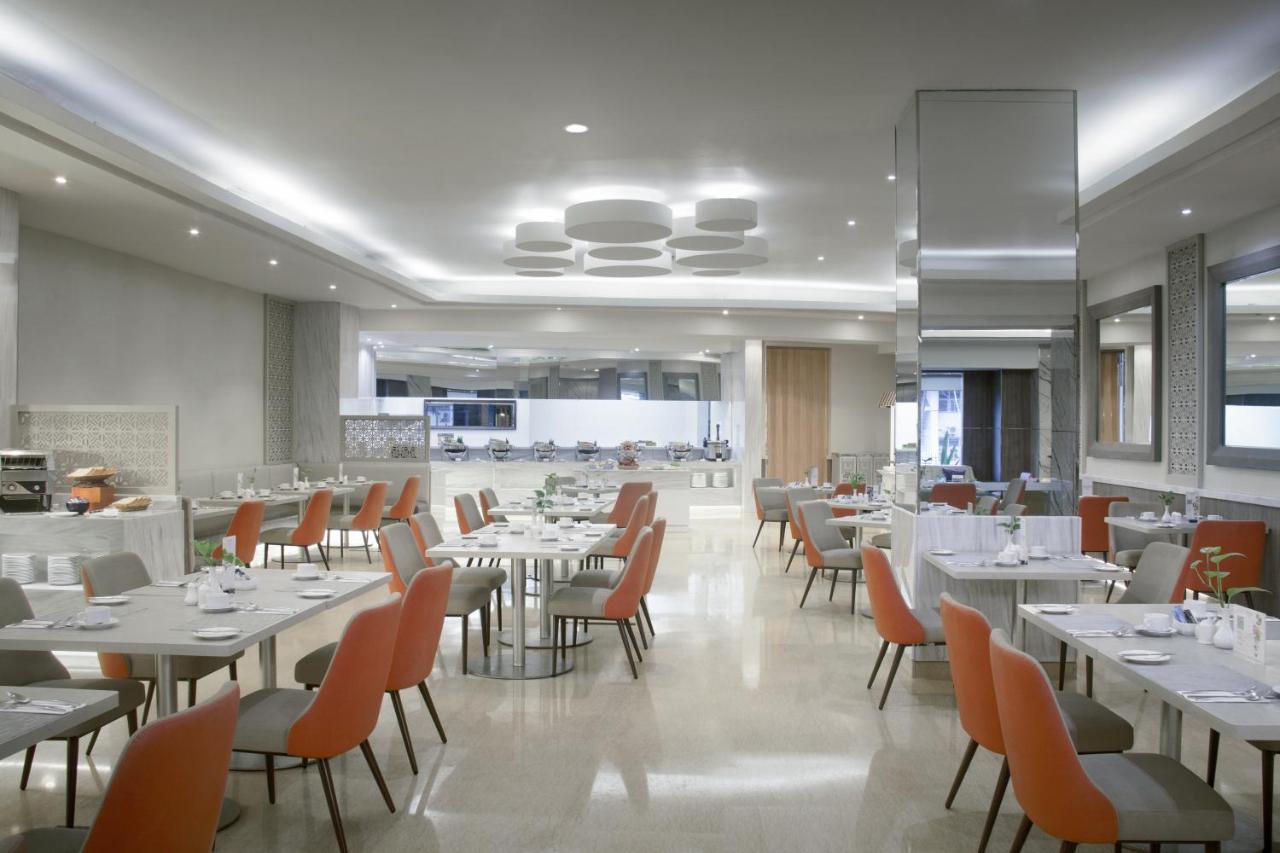 Aston Manado Hotel Buitenkant foto