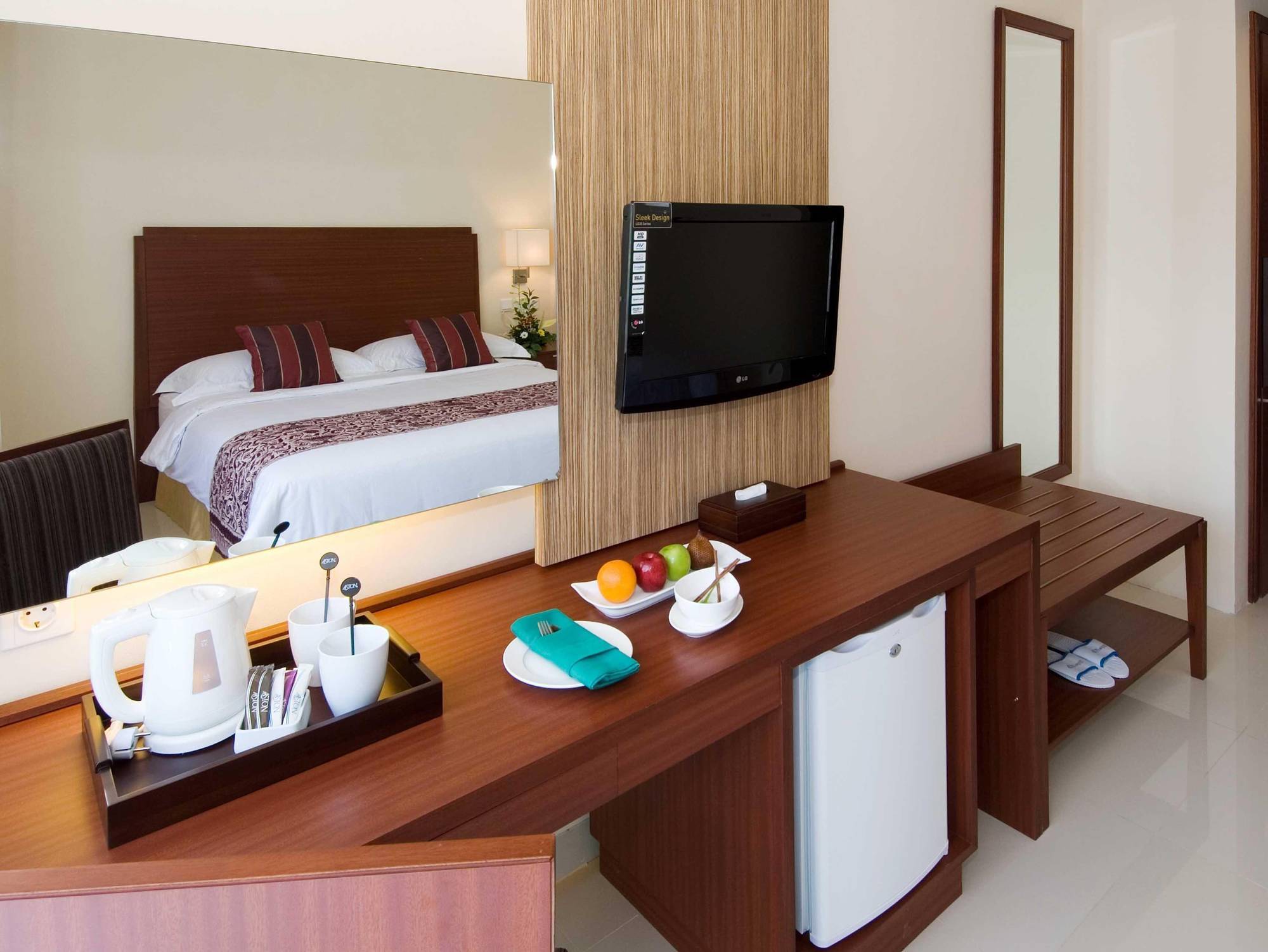 Aston Manado Hotel Buitenkant foto