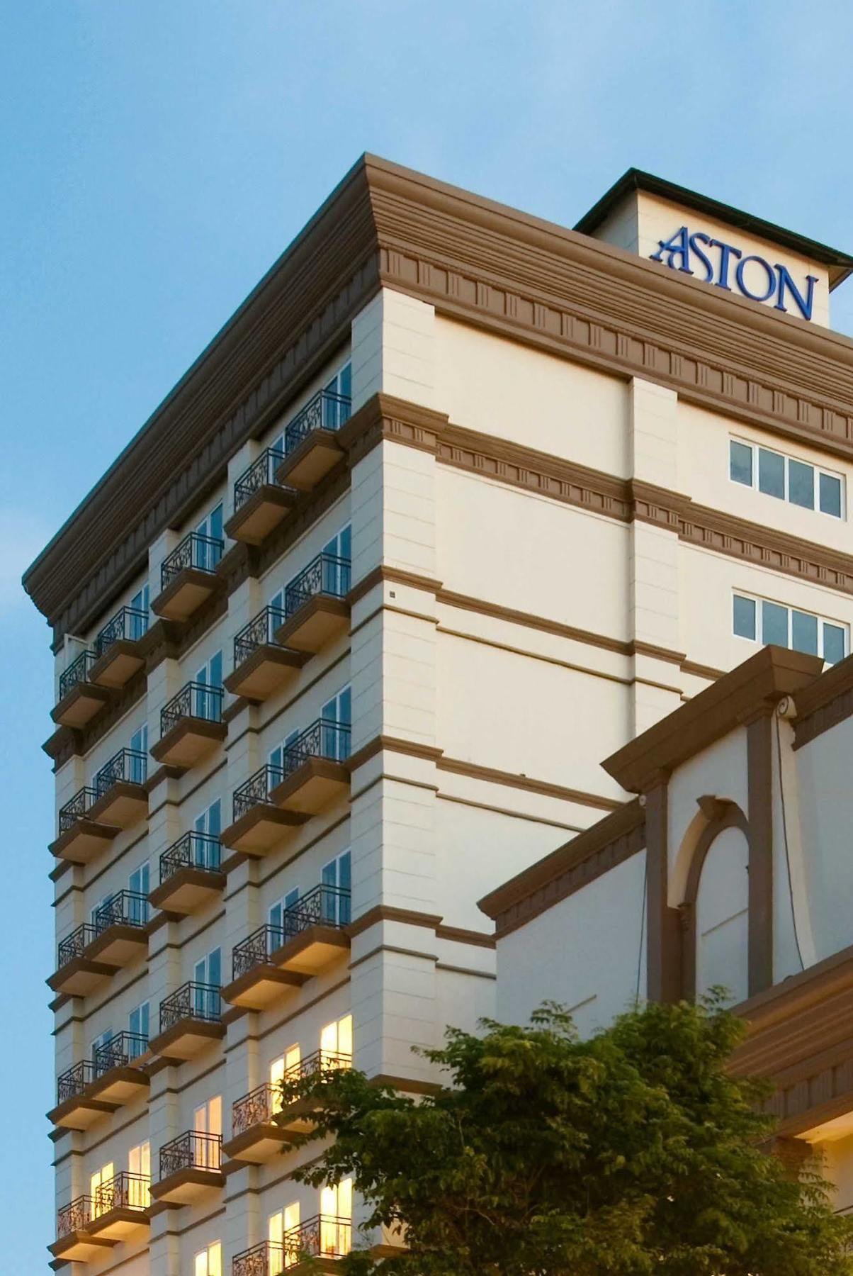 Aston Manado Hotel Buitenkant foto