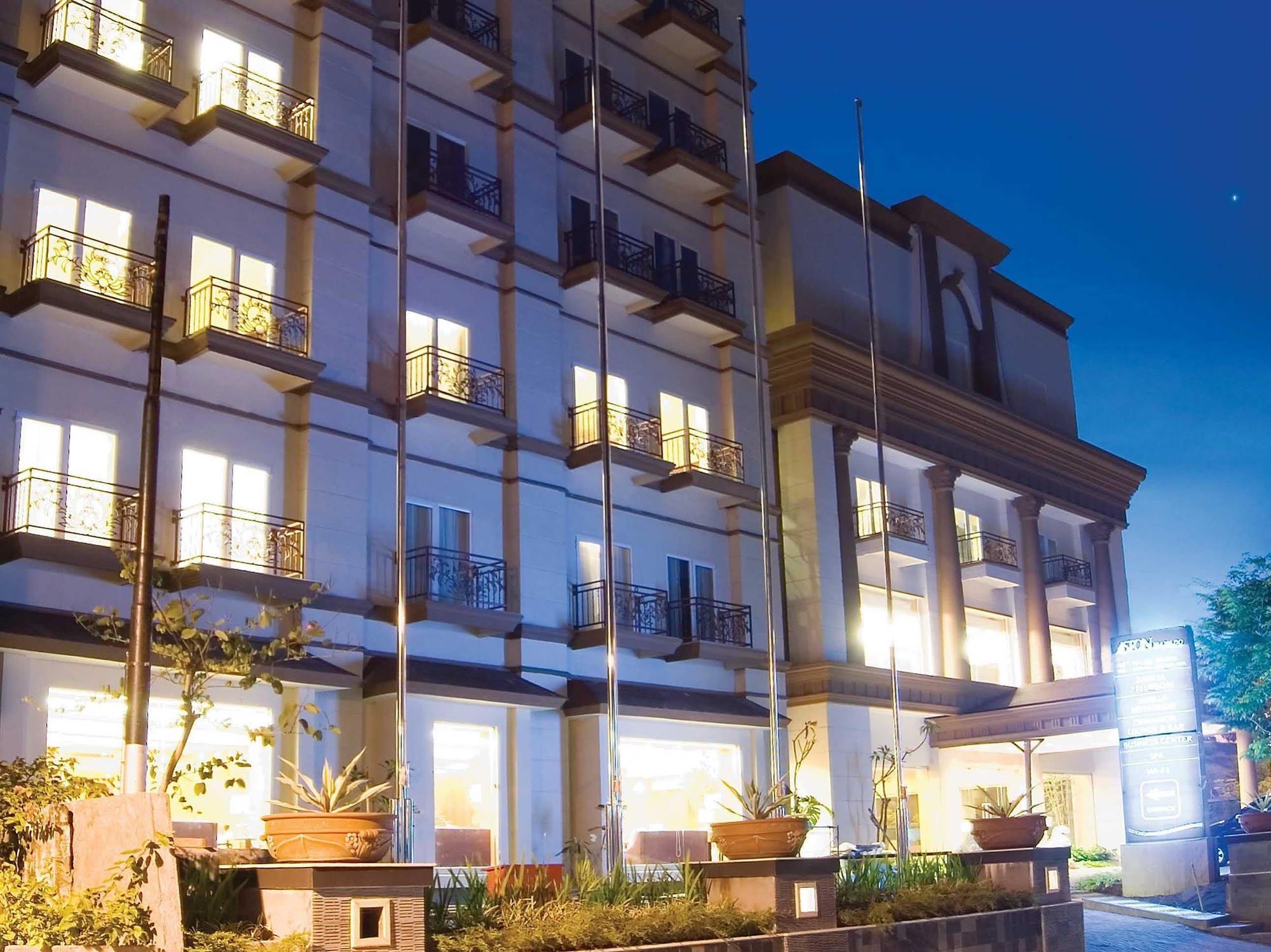 Aston Manado Hotel Buitenkant foto