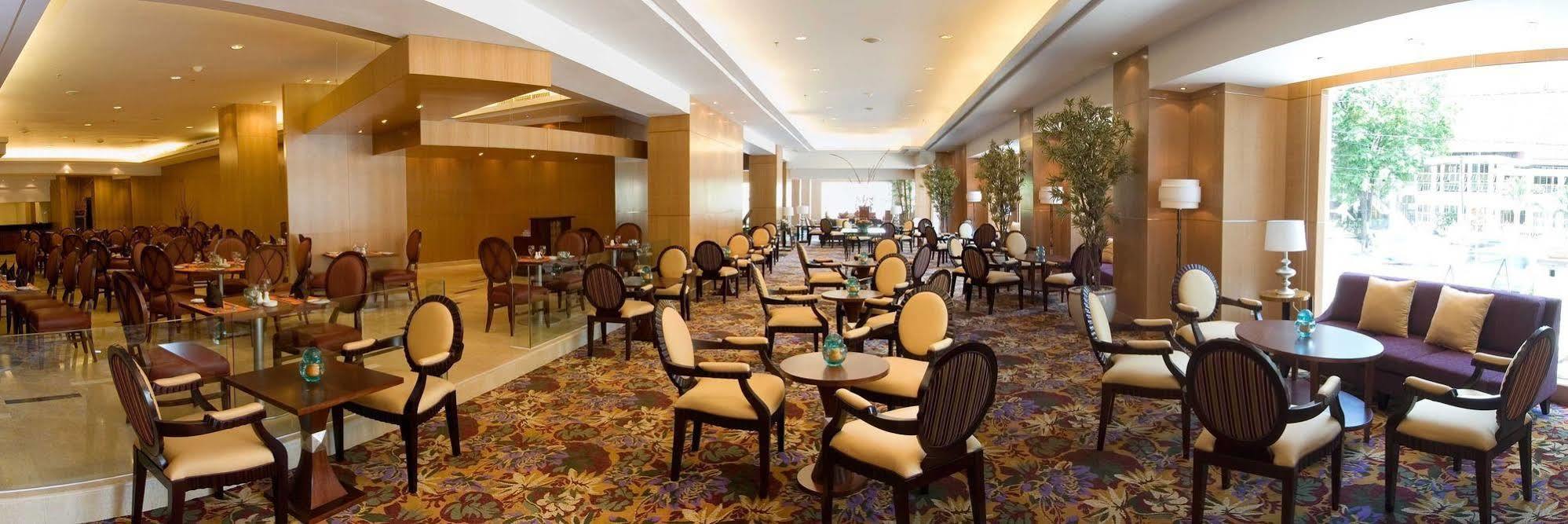 Aston Manado Hotel Buitenkant foto